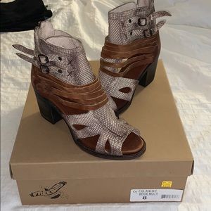 NWT Free bird by Steve Madden Nest Size 8